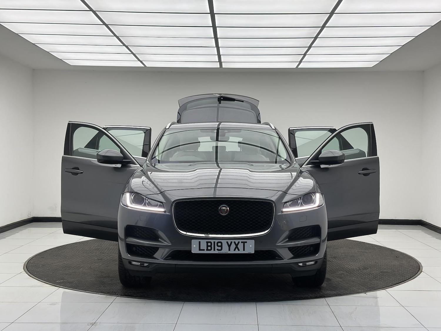Used Jaguar F-Pace 2019 for sale - 77080965: Photo 9