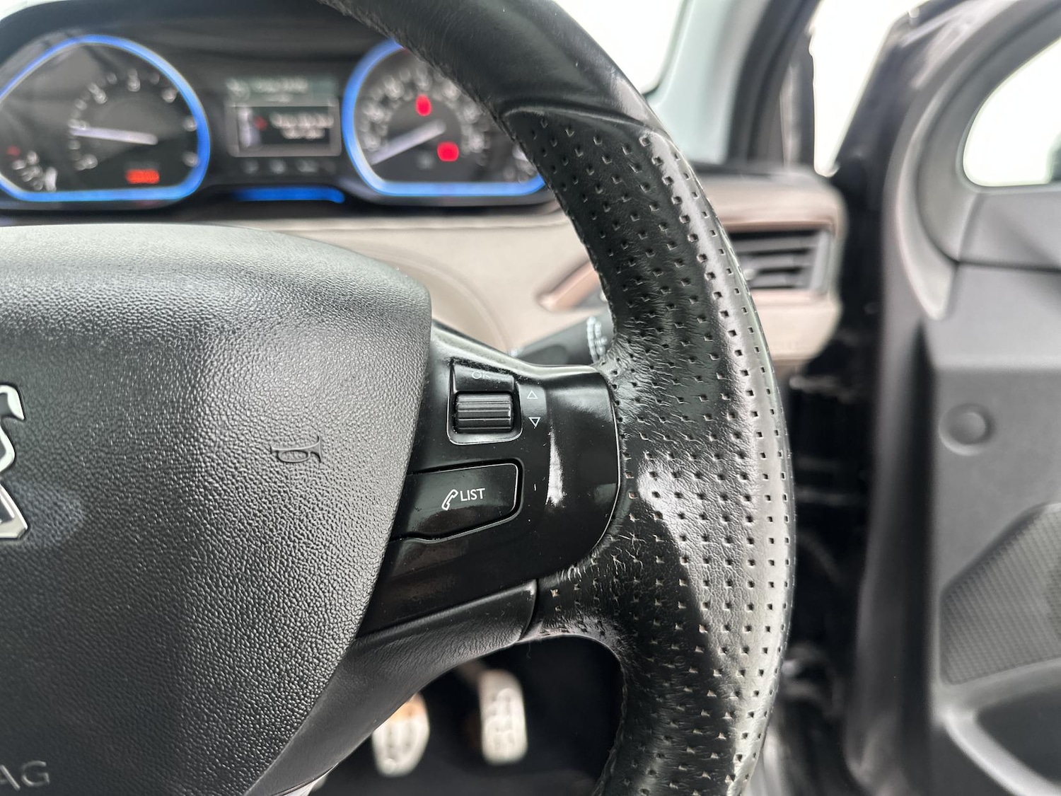 Used Peugeot 2008 2014 for sale - 78152947: Photo 26