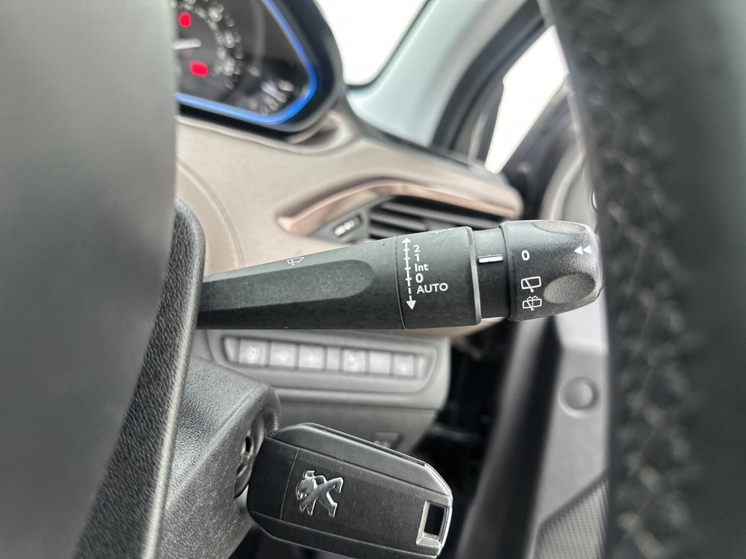 Used Peugeot 2008 2014 for sale - 78152947: Photo 28