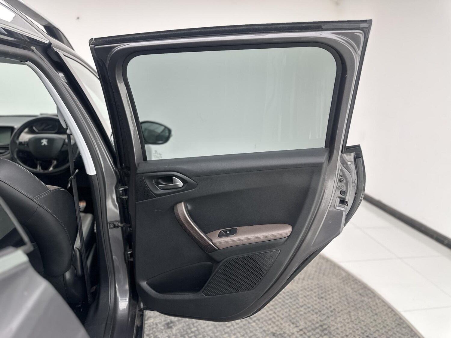 Used Peugeot 2008 2014 for sale - 78152947: Photo 29