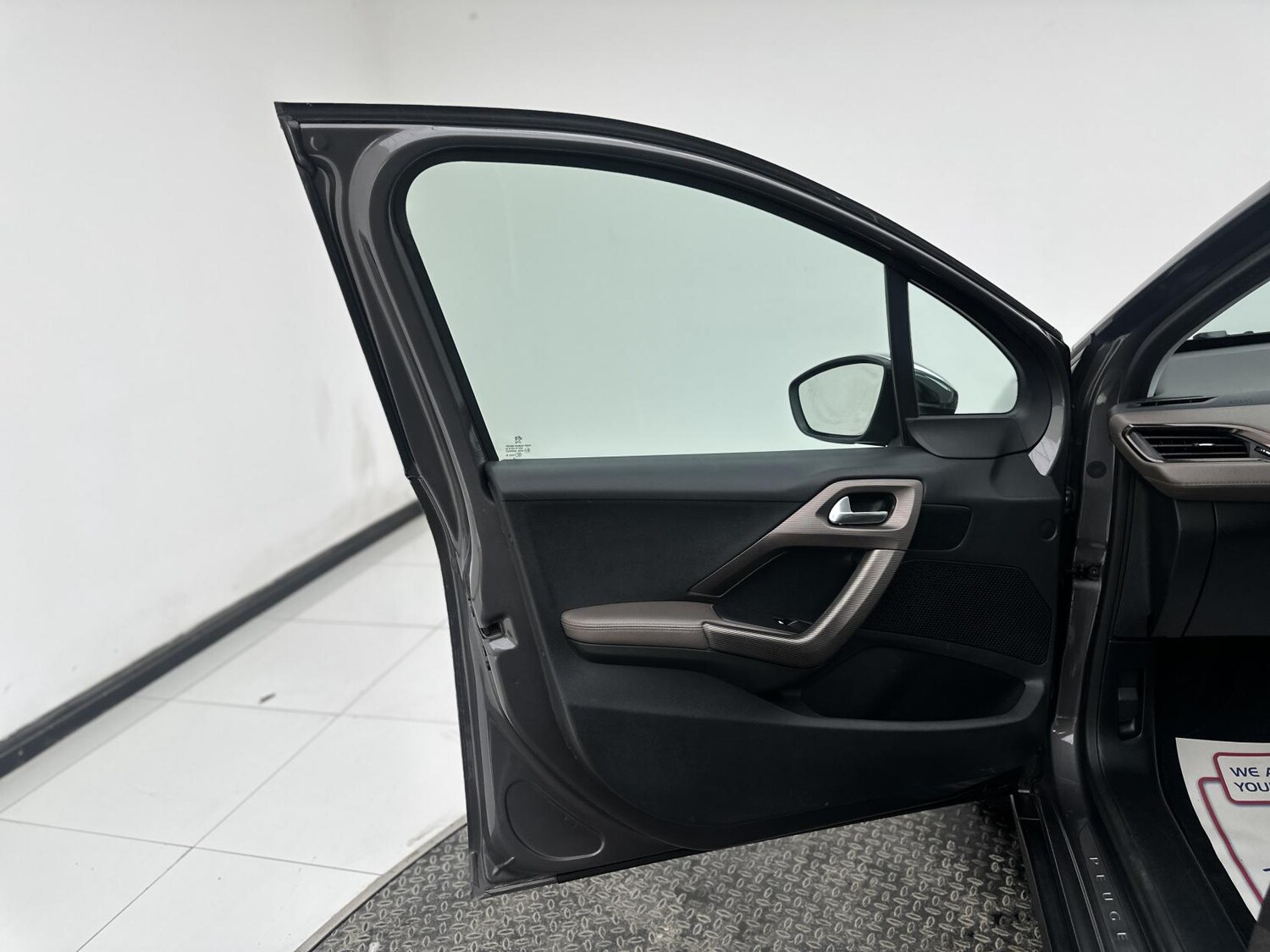 Used Peugeot 2008 2014 for sale - 78152947: Photo 32