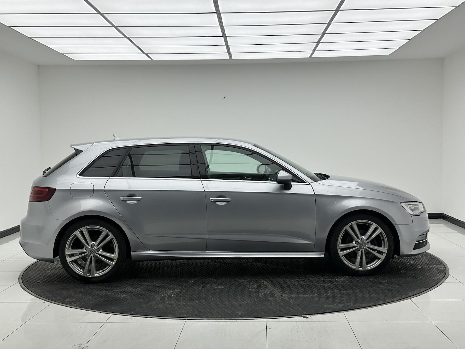 Used Audi A3 2015 for sale - 76526553: Photo 8