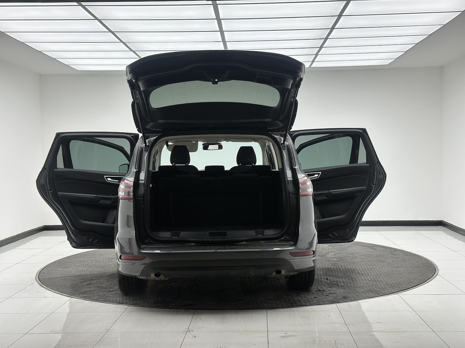 Used Ford S-Max 2017 for sale - 76714083: Photo 17