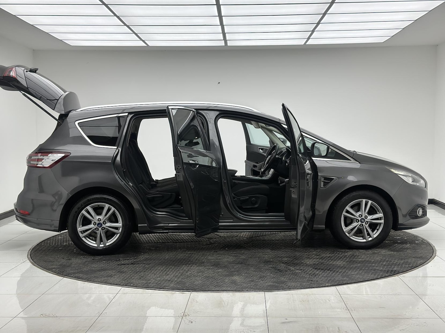 Used Ford S-Max 2017 for sale - 76714083: Photo 18