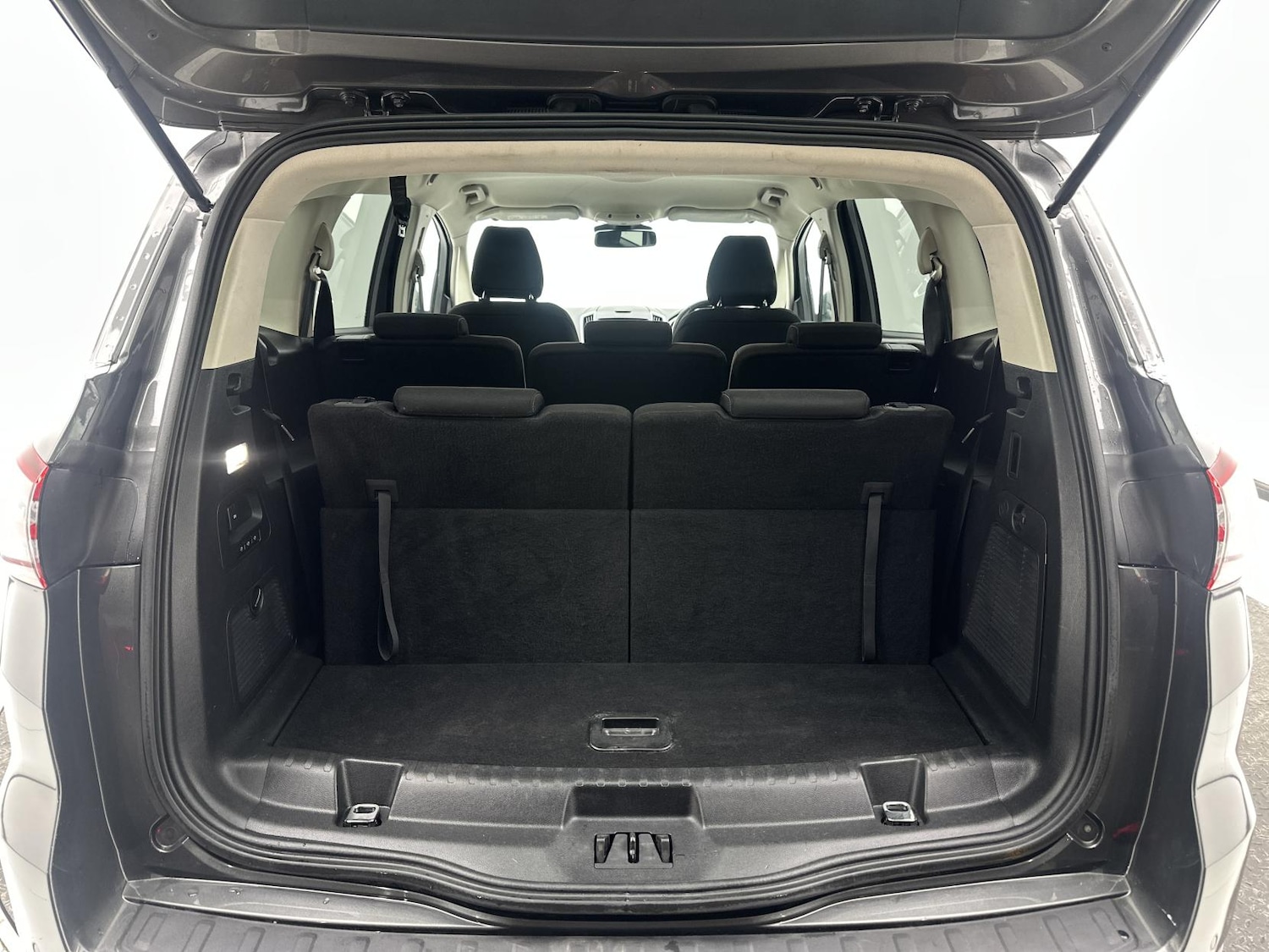 Used Ford S-Max 2017 for sale - 76714083: Photo 28