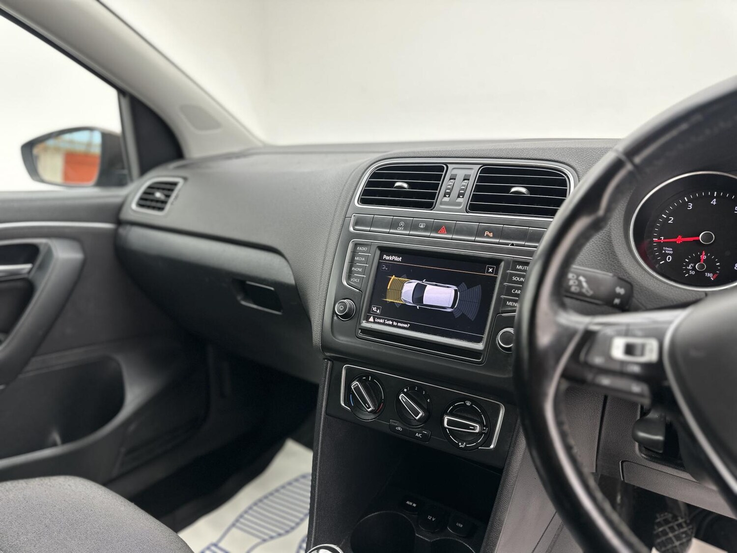 Used Volkswagen Polo 2016 for sale - 77492829: Photo 24