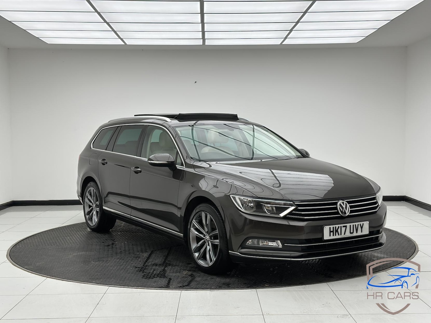 Used Volkswagen Passat 2017 for sale - 76196981: Photo 1