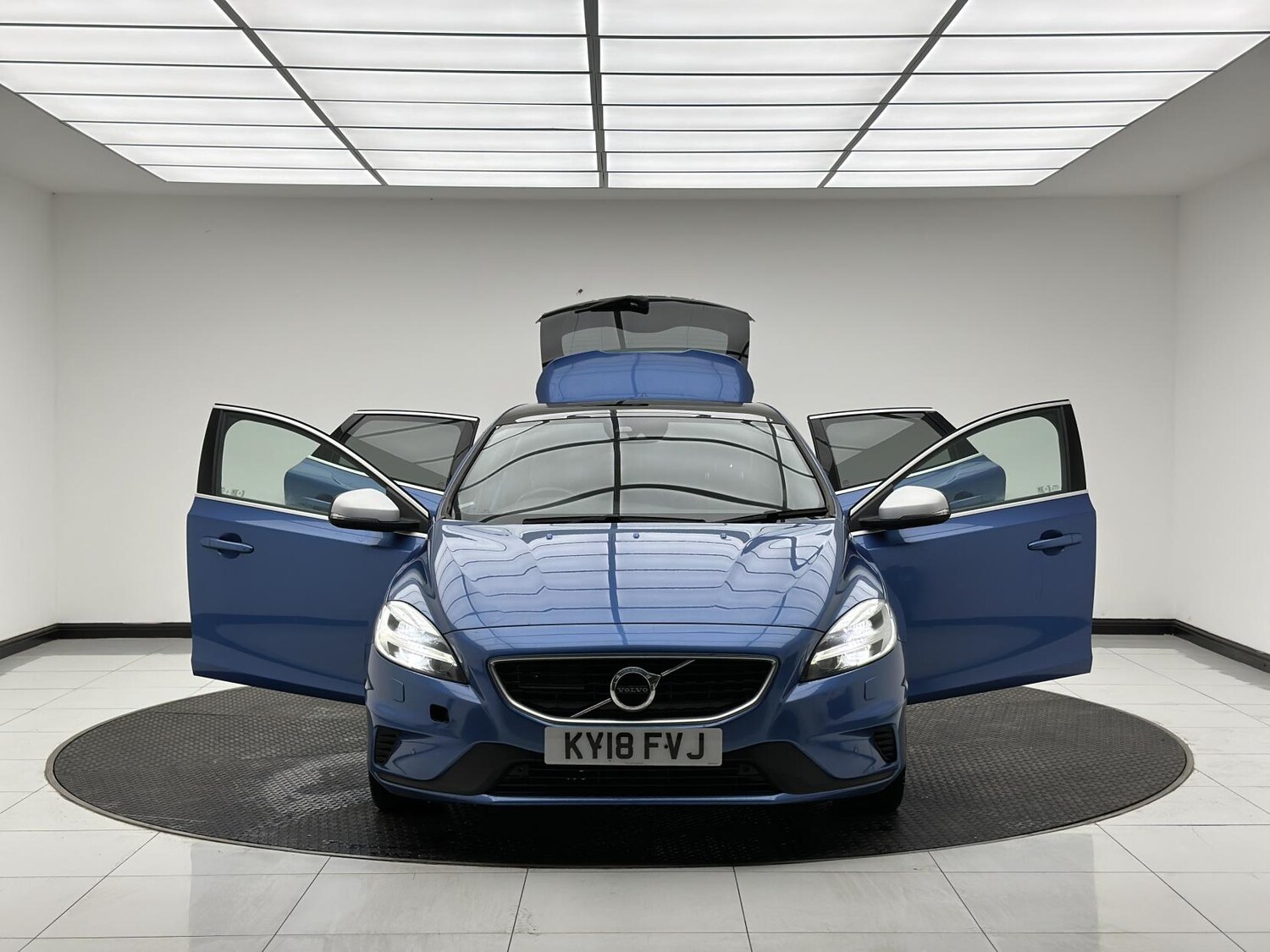 Used Volvo V40 2018 for sale - 76304444: Photo 11