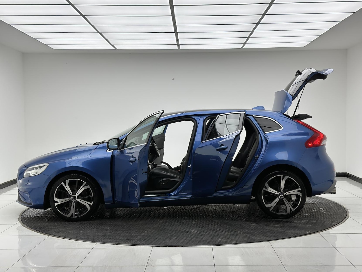 Used Volvo V40 2018 for sale - 76304444: Photo 12