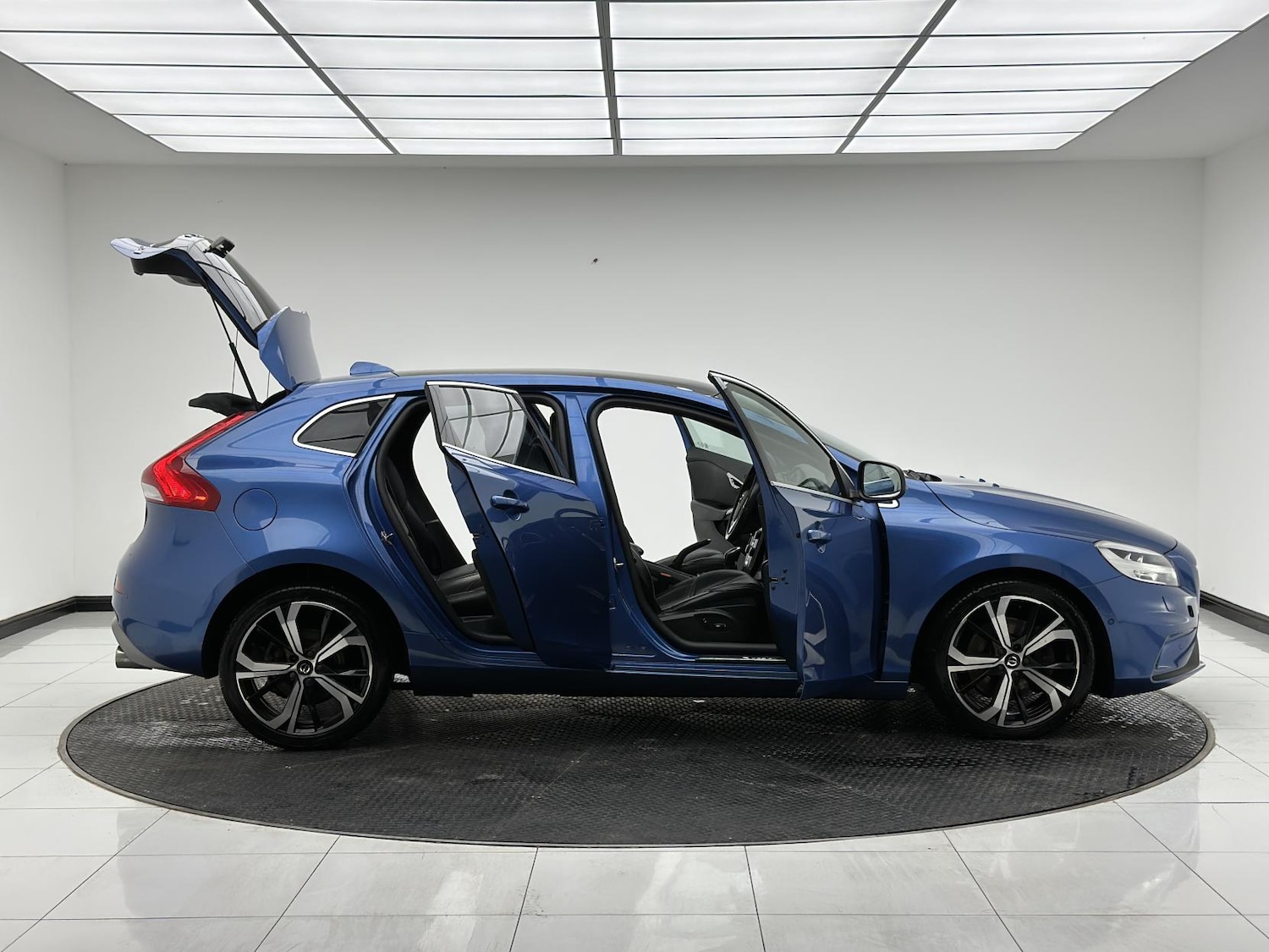 Used Volvo V40 2018 for sale - 76304444: Photo 14