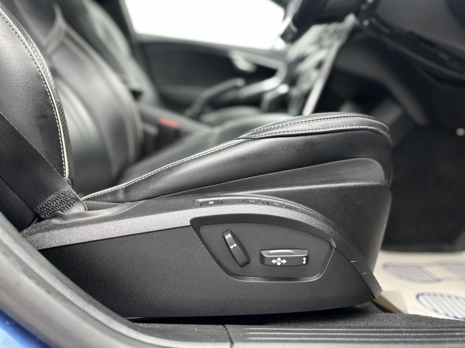 Used Volvo V40 2018 for sale - 76304444: Photo 18