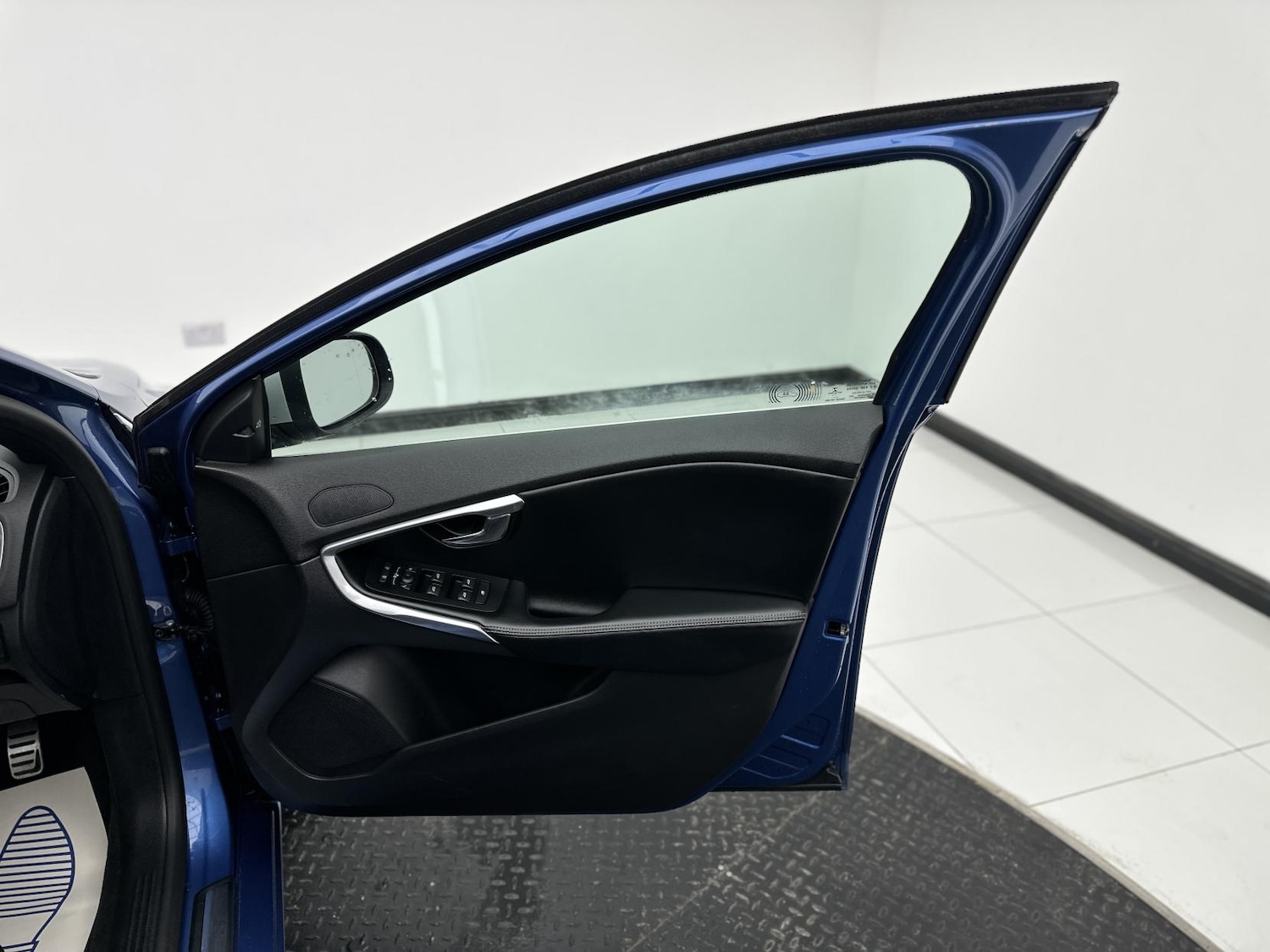 Used Volvo V40 2018 for sale - 76304444: Photo 19