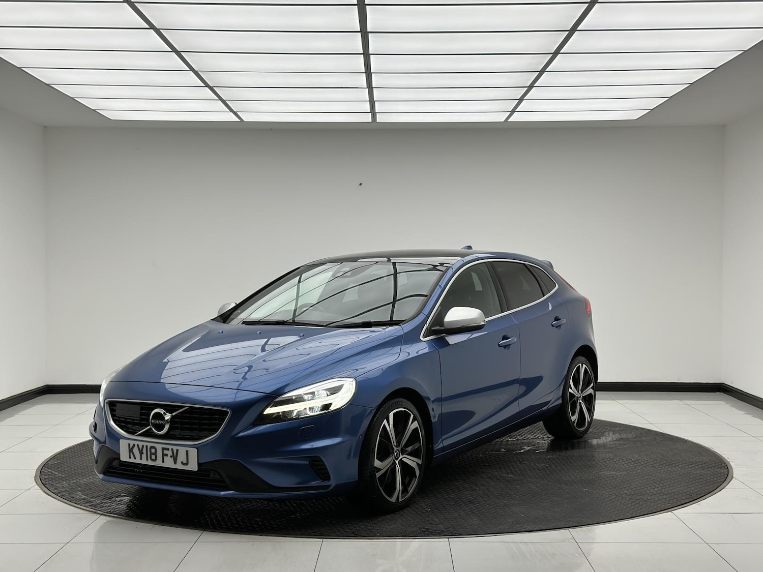 Used Volvo V40 2018 for sale - 76304444: Photo 3