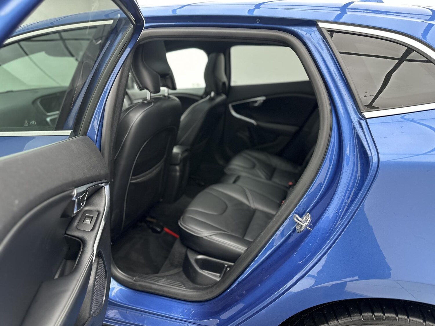 Used Volvo V40 2018 for sale - 76304444: Photo 32