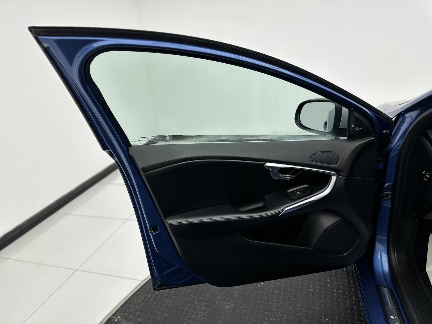 Used Volvo V40 2018 for sale - 76304444: Photo 38