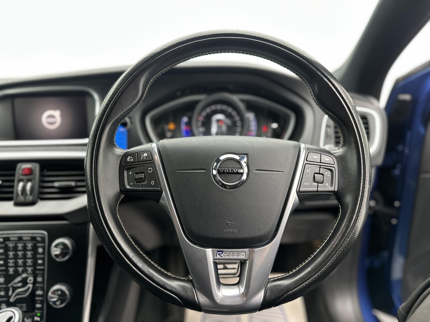 Used Volvo V40 2018 for sale - 76304444: Photo 40