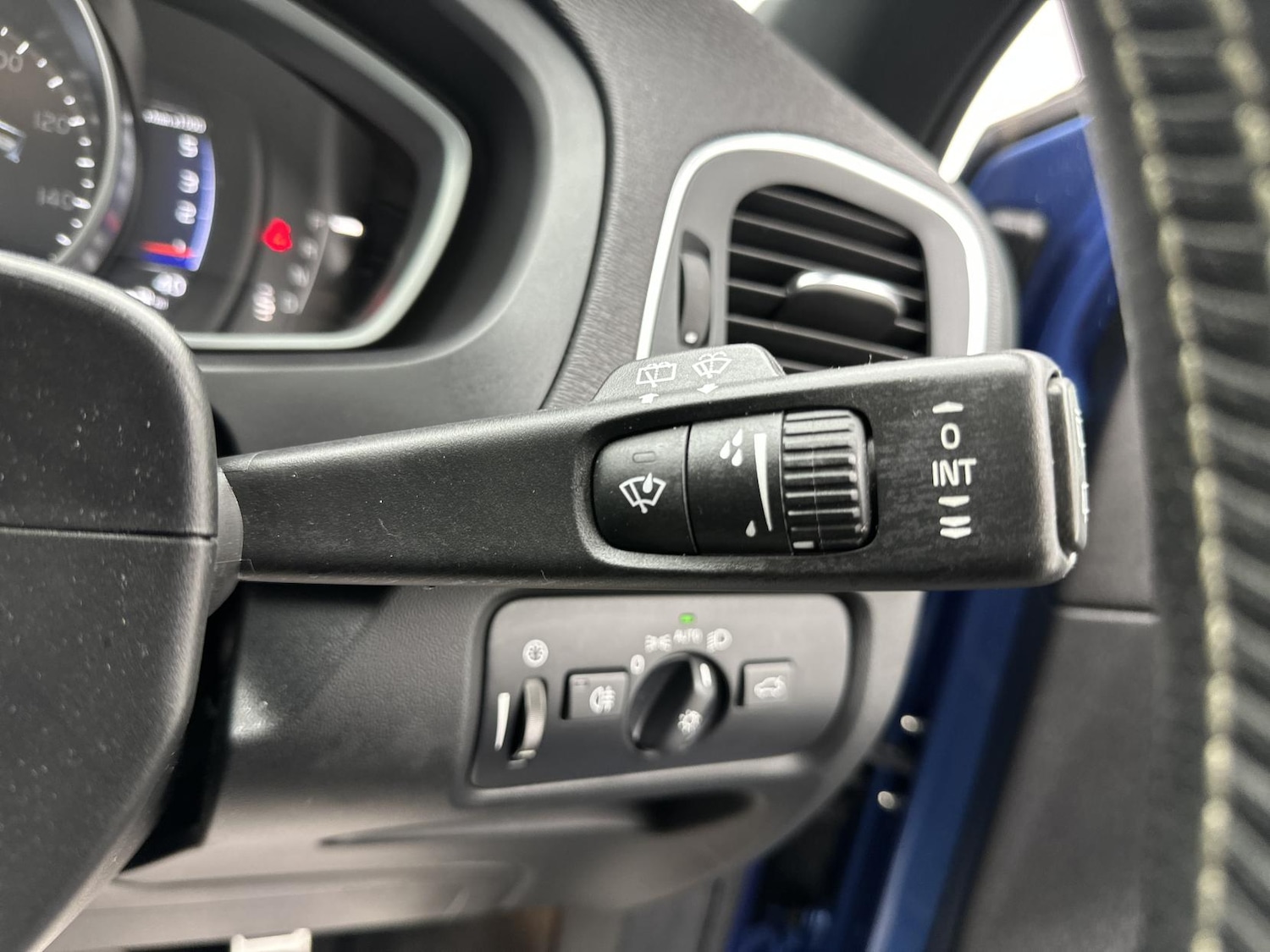 Used Volvo V40 2018 for sale - 76304444: Photo 43