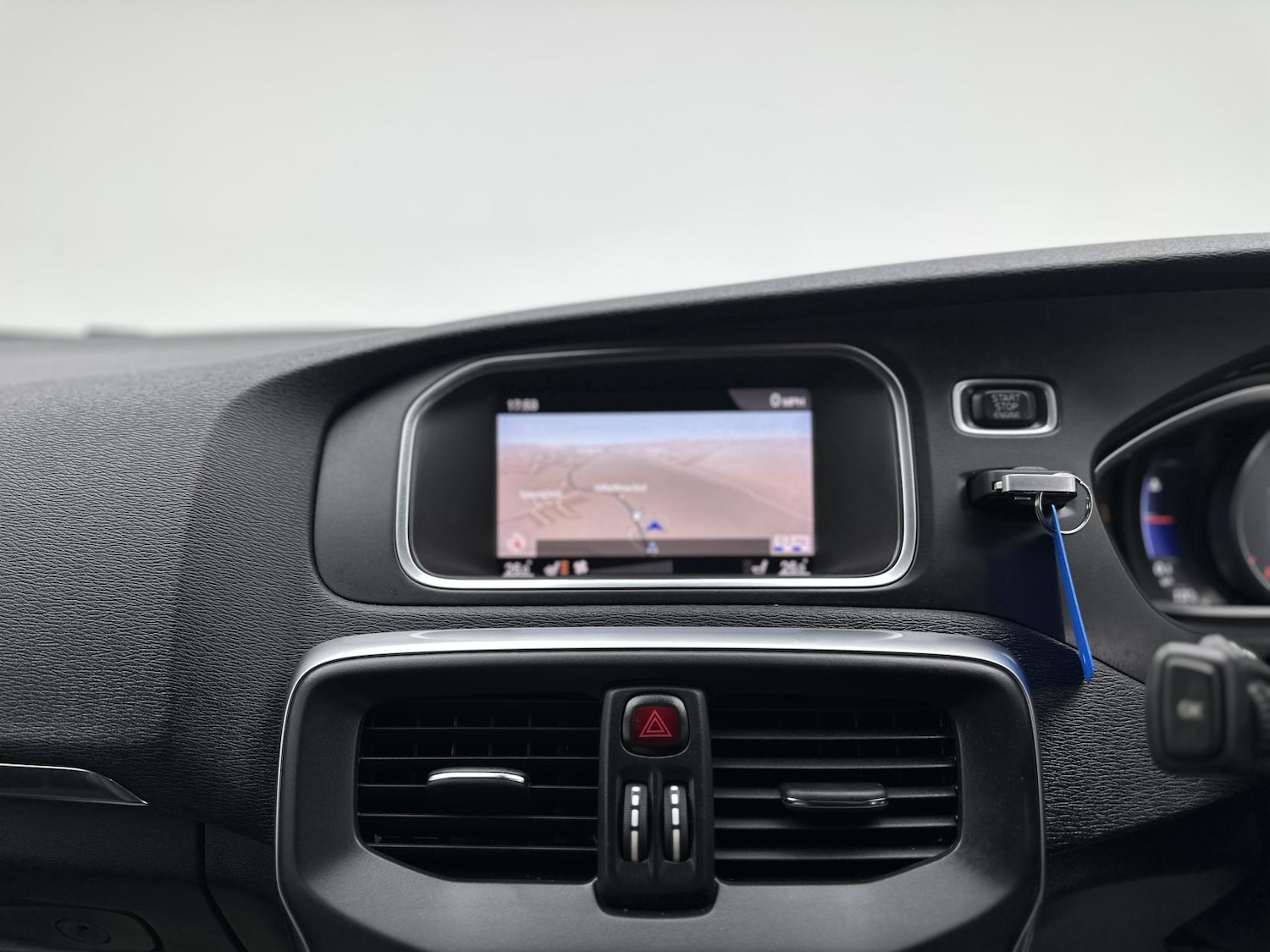 Used Volvo V40 2018 for sale - 76304444: Photo 47