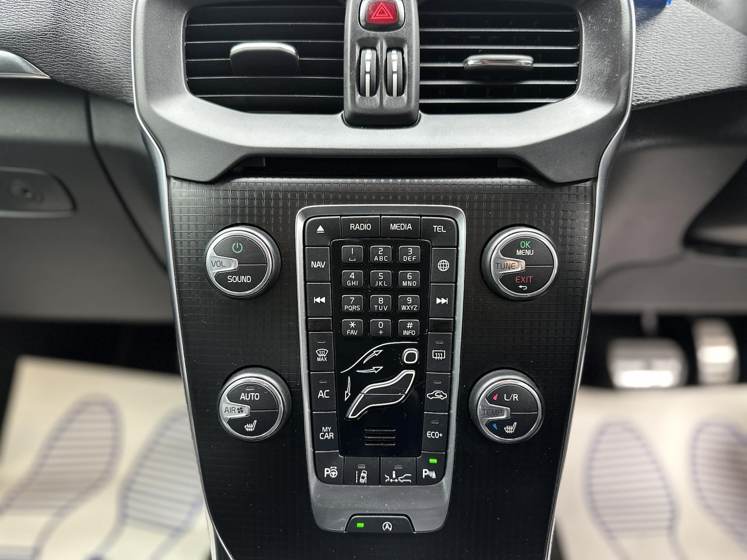 Used Volvo V40 2018 for sale - 76304444: Photo 50