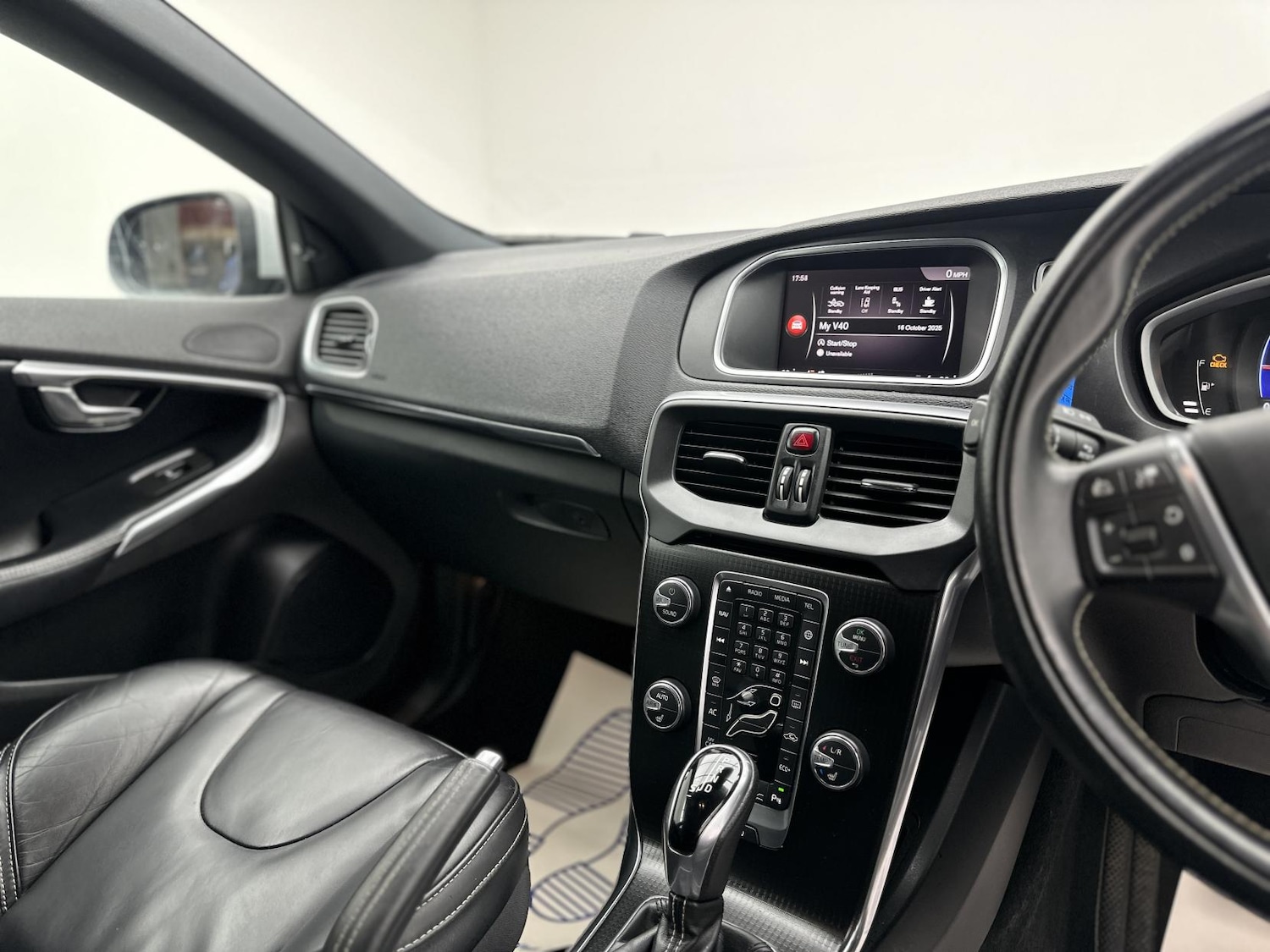 Used Volvo V40 2018 for sale - 76304444: Photo 54