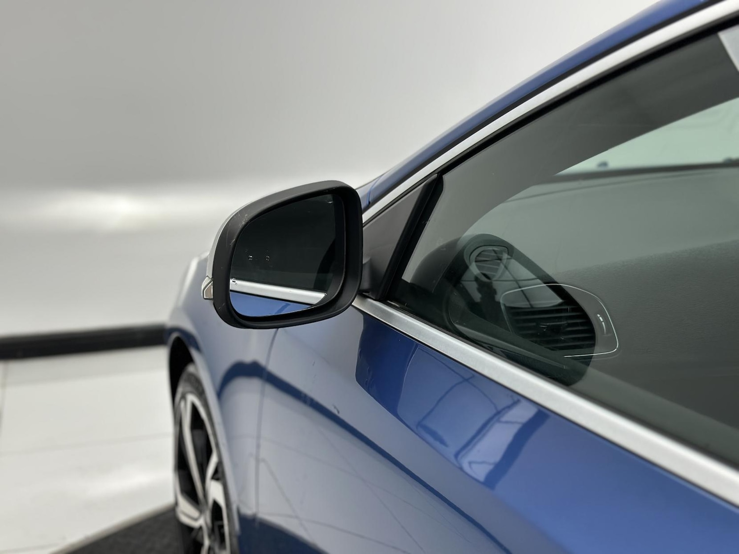 Used Volvo V40 2018 for sale - 76304444: Photo 60