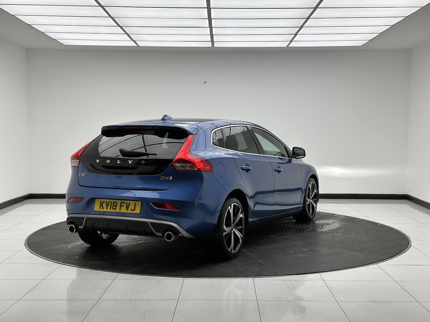 Used Volvo V40 2018 for sale - 76304444: Photo 8
