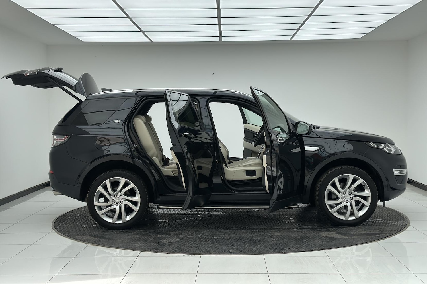 Used Land Rover Discovery Sport 2016 for sale - 77045548: Photo 11