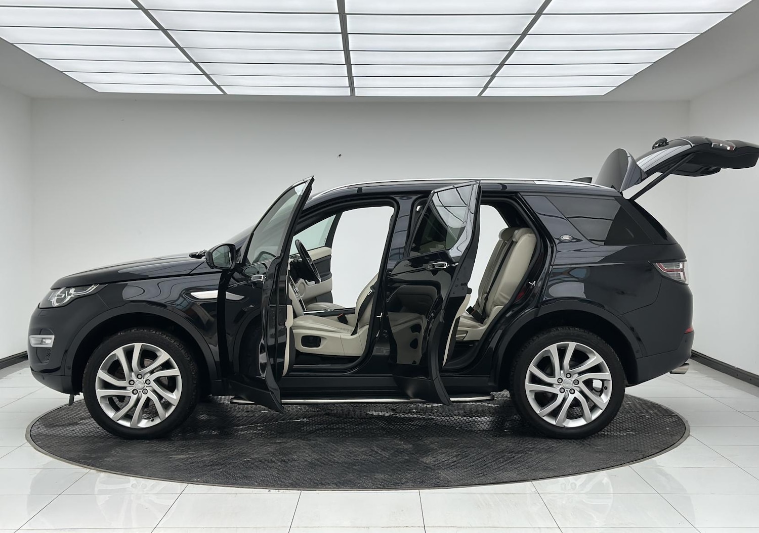 Used Land Rover Discovery Sport 2016 for sale - 77045548: Photo 12