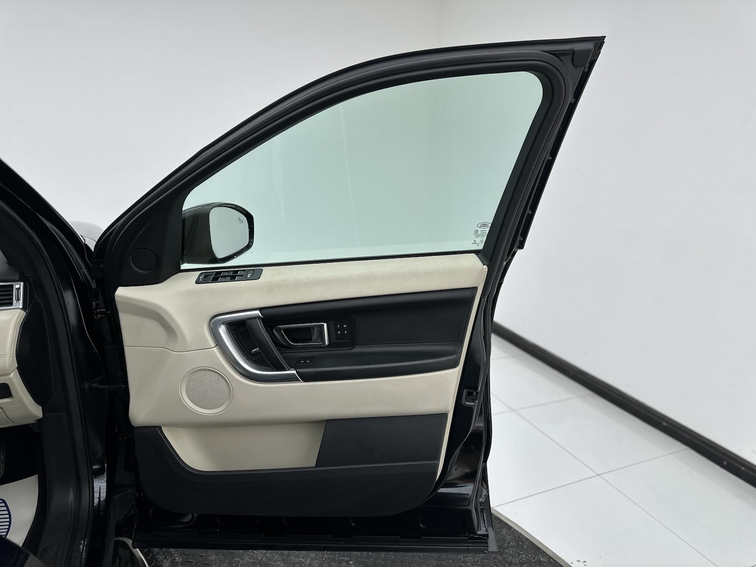 Used Land Rover Discovery Sport 2016 for sale - 77045548: Photo 17