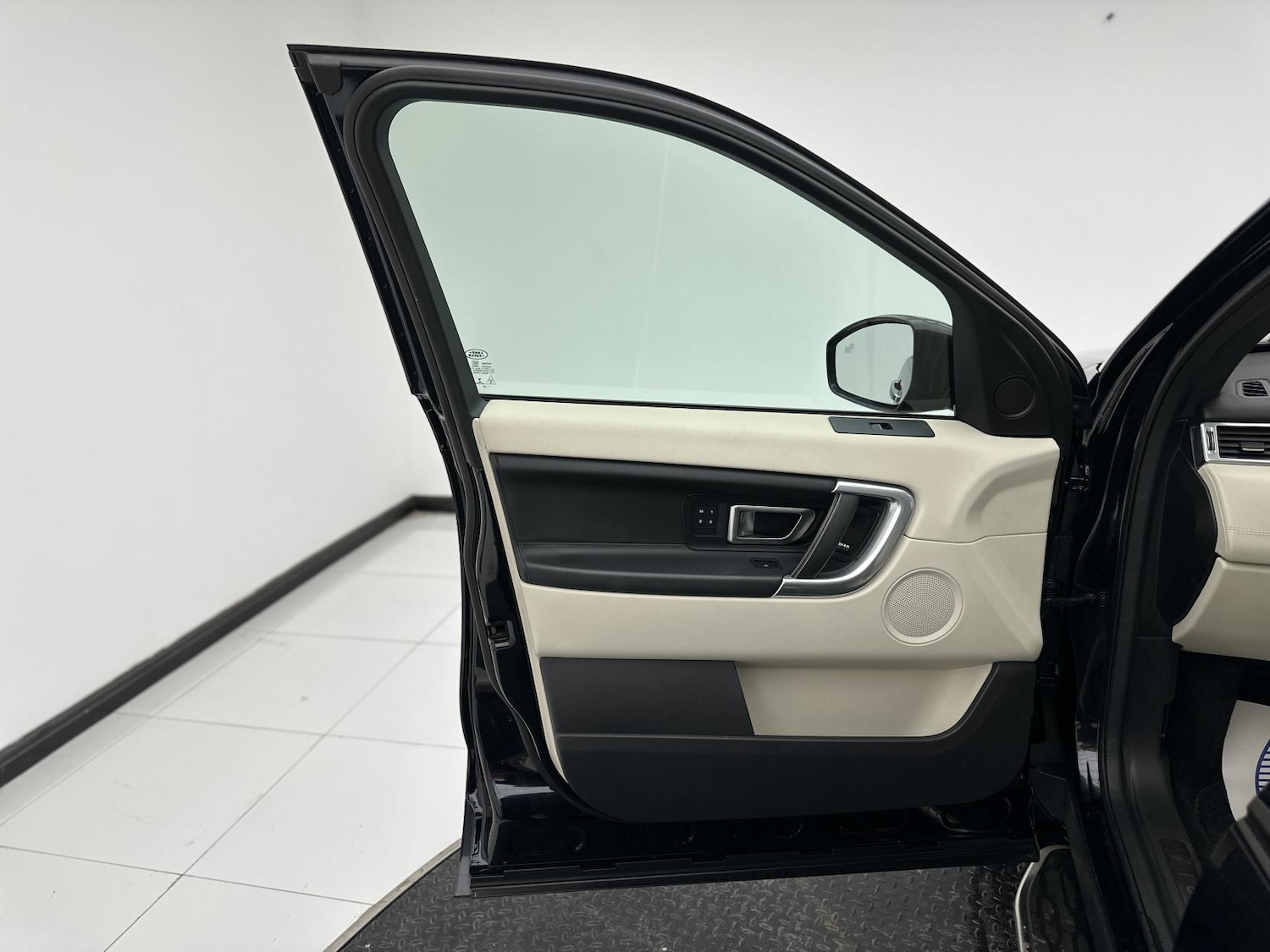 Used Land Rover Discovery Sport 2016 for sale - 77045548: Photo 32