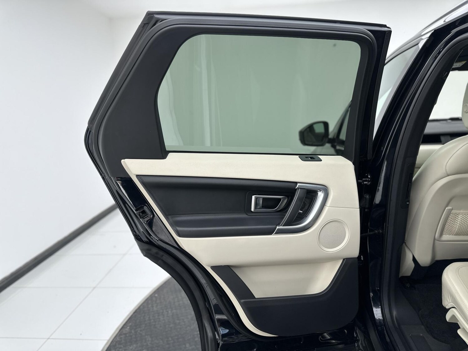 Used Land Rover Discovery Sport 2016 for sale - 77045548: Photo 36