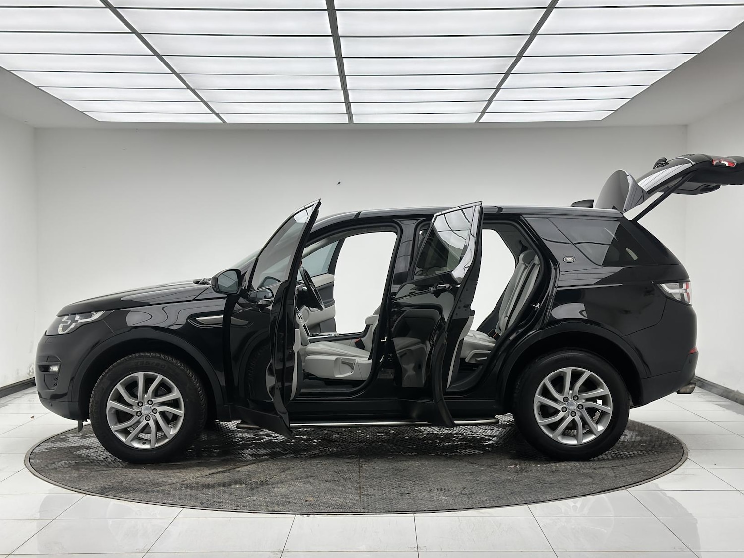 Used Land Rover Discovery Sport 2017 for sale - 77277675: Photo 11