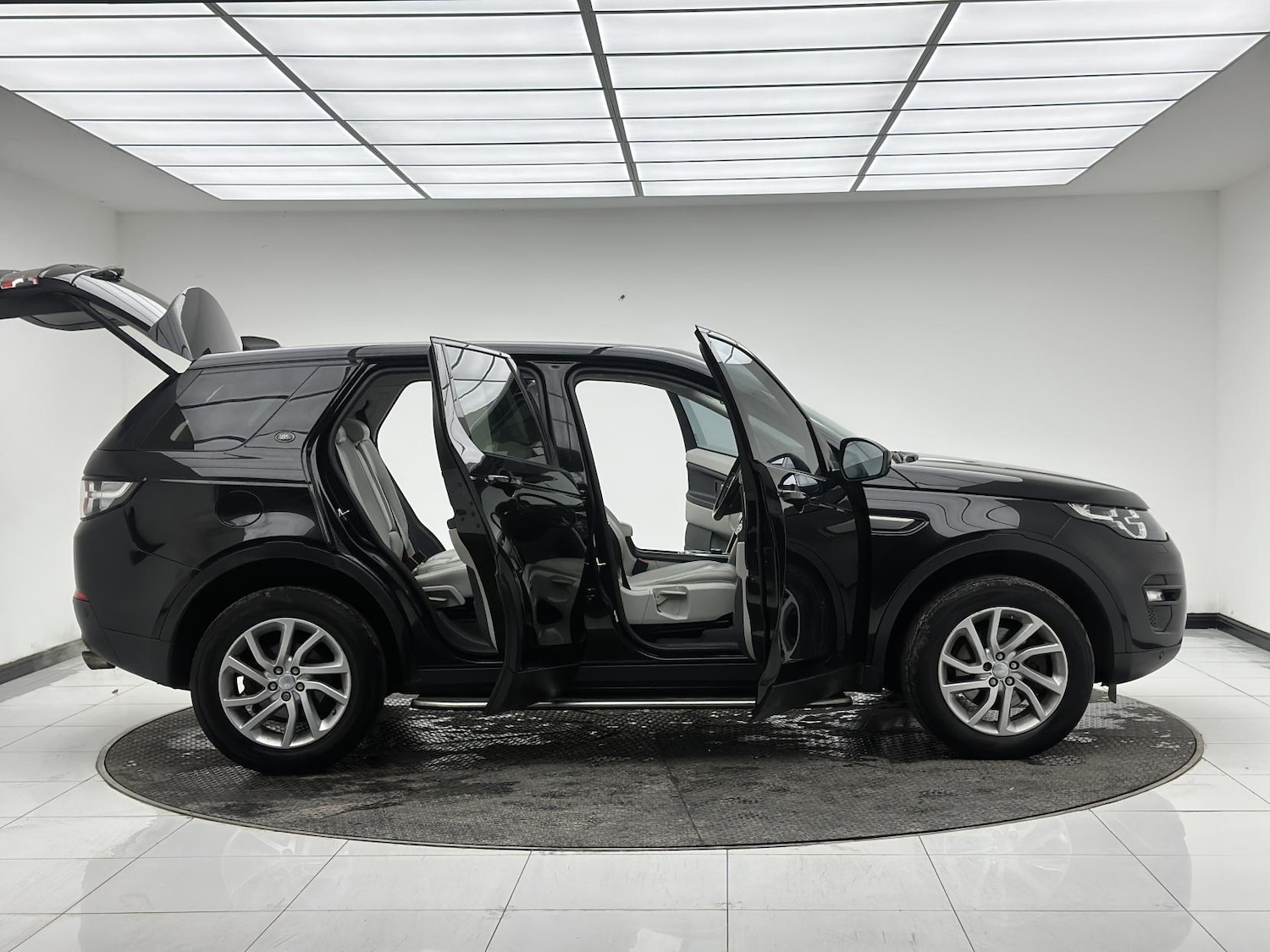 Used Land Rover Discovery Sport 2017 for sale - 77277675: Photo 13