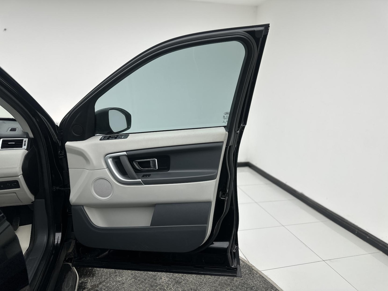 Used Land Rover Discovery Sport 2017 for sale - 77277675: Photo 17