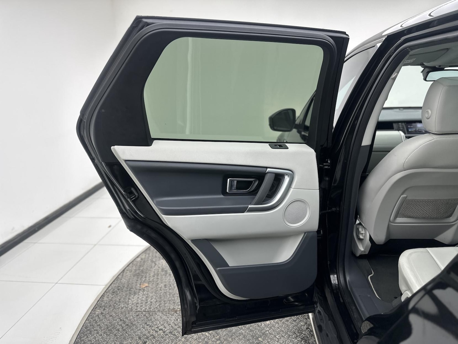 Used Land Rover Discovery Sport 2017 for sale - 77277675: Photo 25