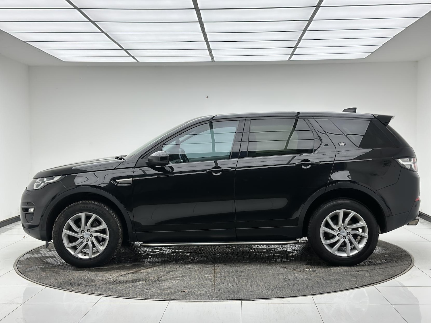 Used Land Rover Discovery Sport 2017 for sale - 77277675: Photo 4