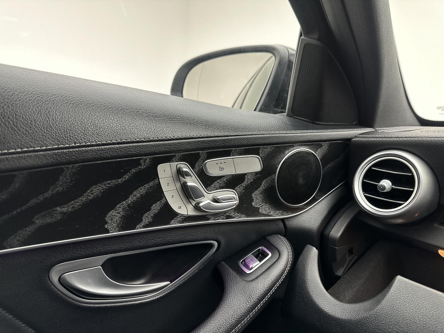 Used Mercedes-Benz C Class 2020 for sale - 77385618: Photo 65