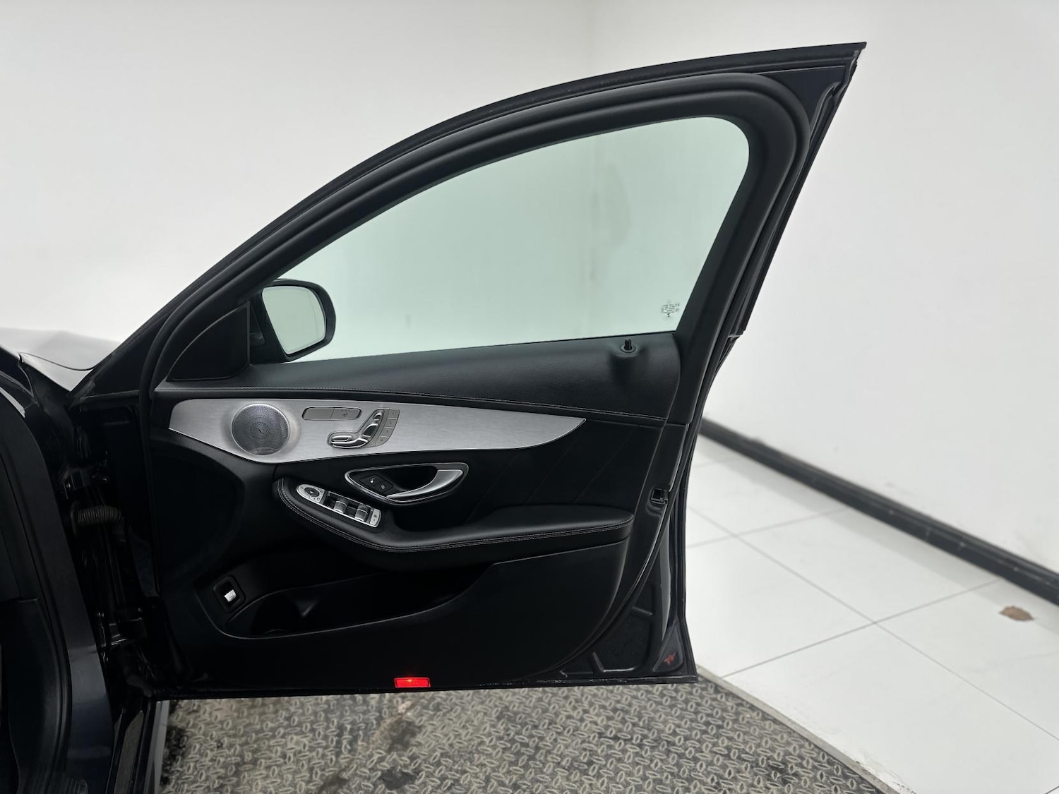 Used Mercedes-Benz C Class 2015 for sale - 77934609: Photo 17