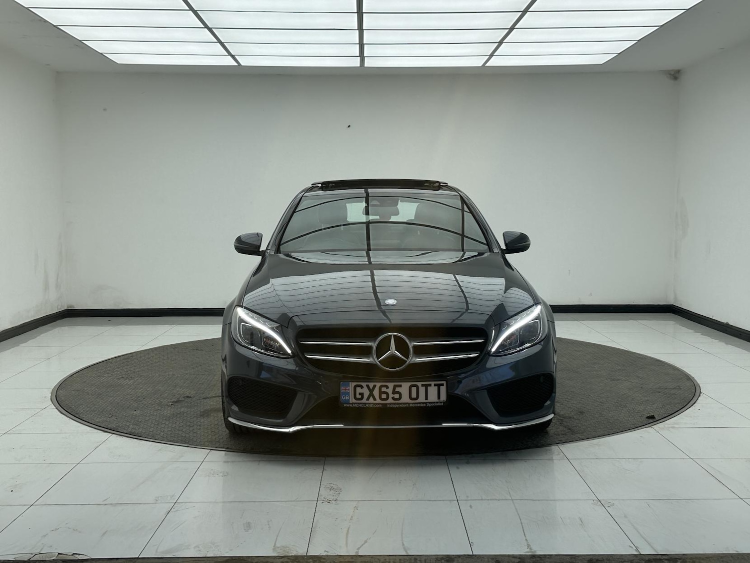 Used Mercedes-Benz C Class 2015 for sale - 77934609: Photo 2