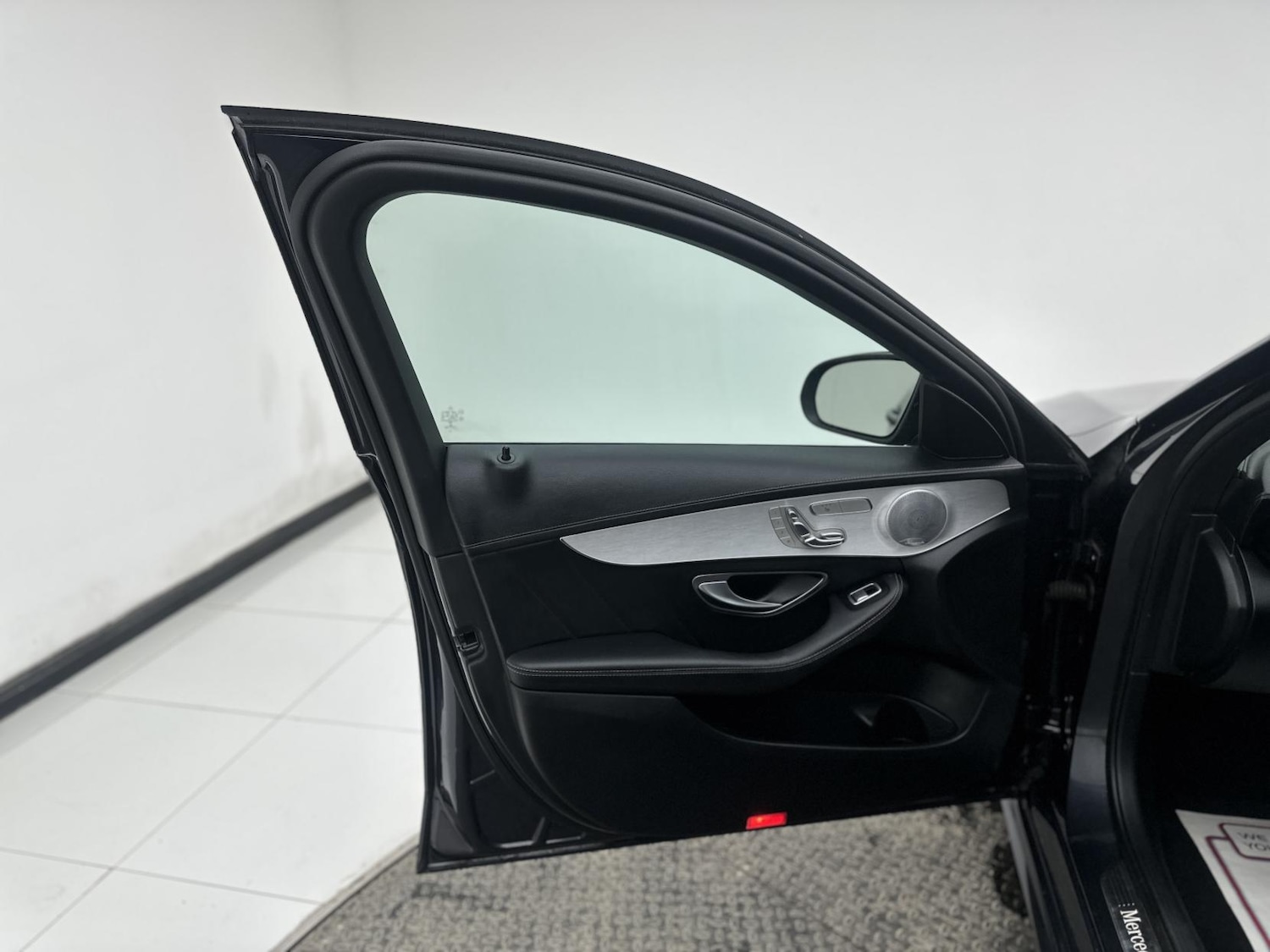 Used Mercedes-Benz C Class 2015 for sale - 77934609: Photo 32