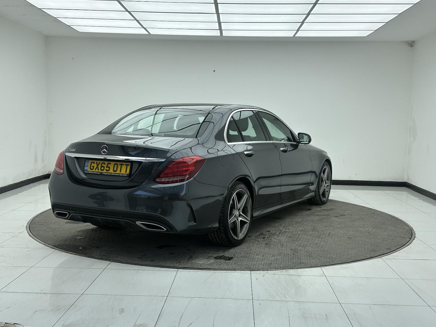 Used Mercedes-Benz C Class 2015 for sale - 77934609: Photo 8