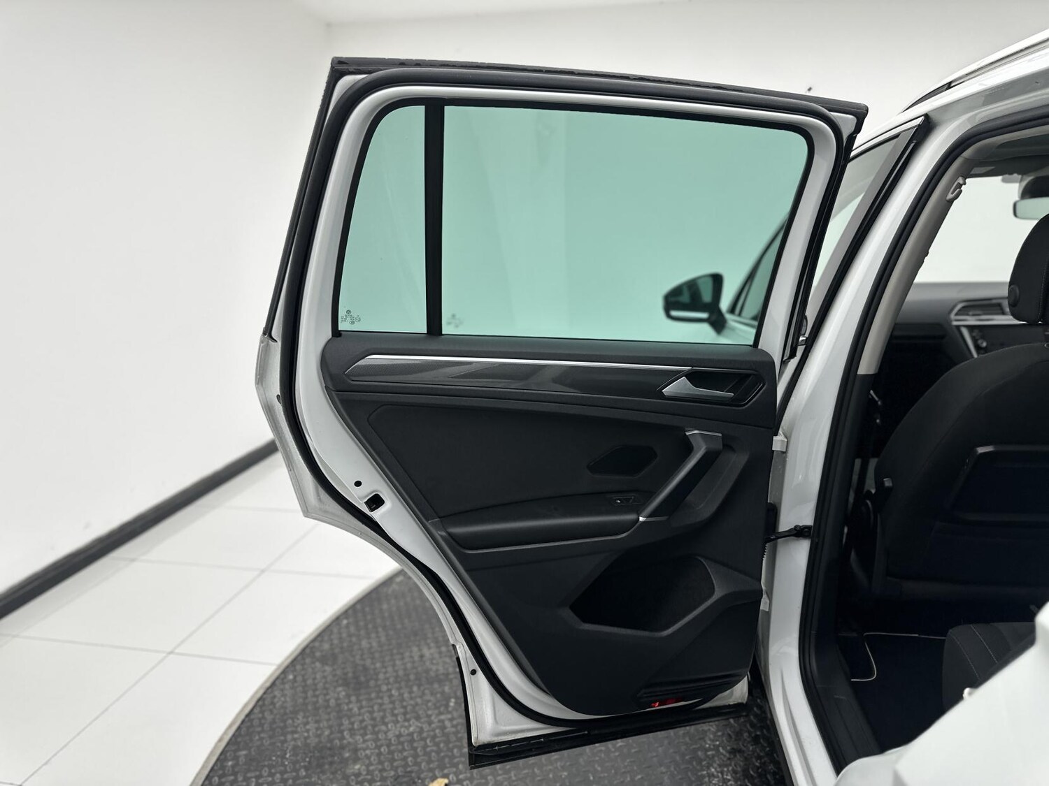 Used Volkswagen Tiguan 2018 for sale - 78190701: Photo 29