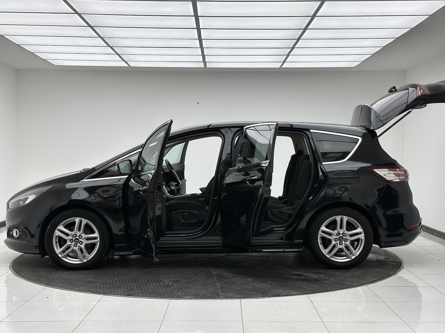 Used Ford S-Max 2017 for sale - 76304445: Photo 12