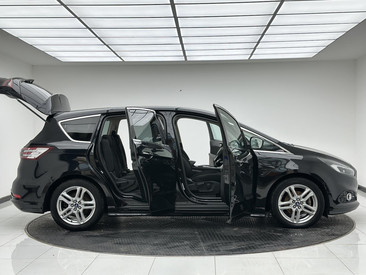 Used Ford S-Max 2017 for sale - 76304445: Photo 14