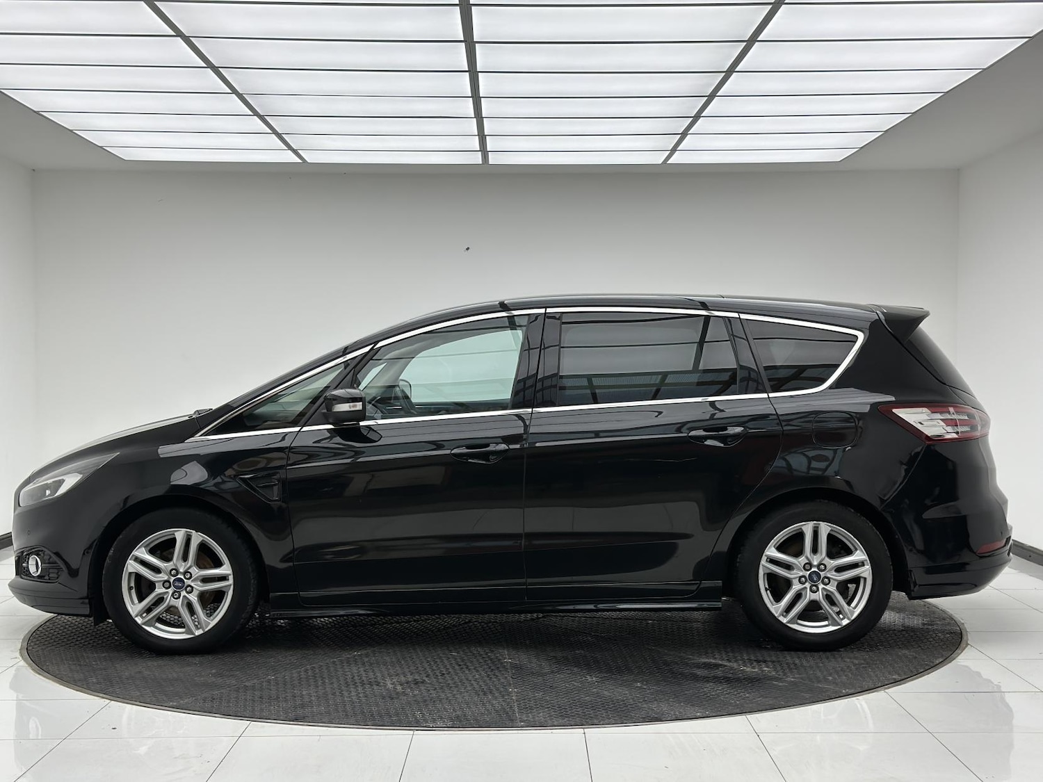 Used Ford S-Max 2017 for sale - 76304445: Photo 4