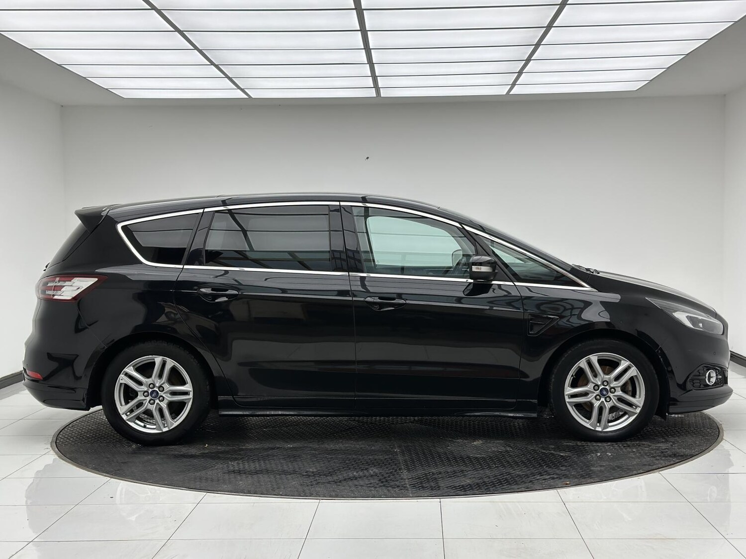 Used Ford S-Max 2017 for sale - 76304445: Photo 9