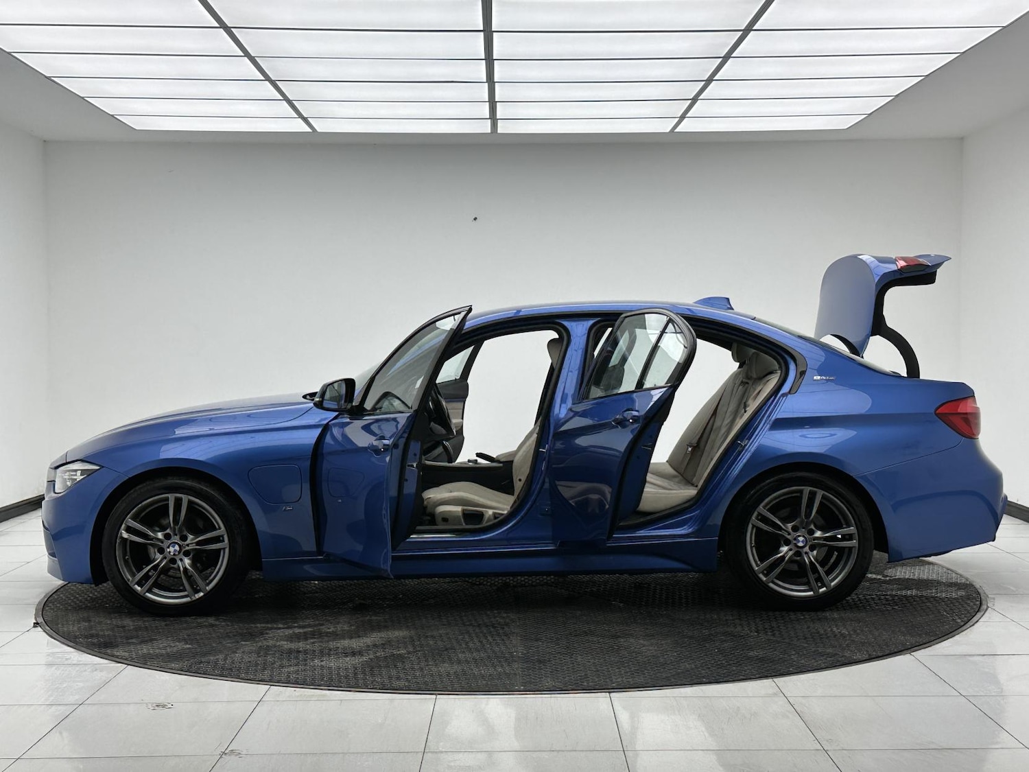 Used BMW 3 Series 2017 for sale - 76885277: Photo 11