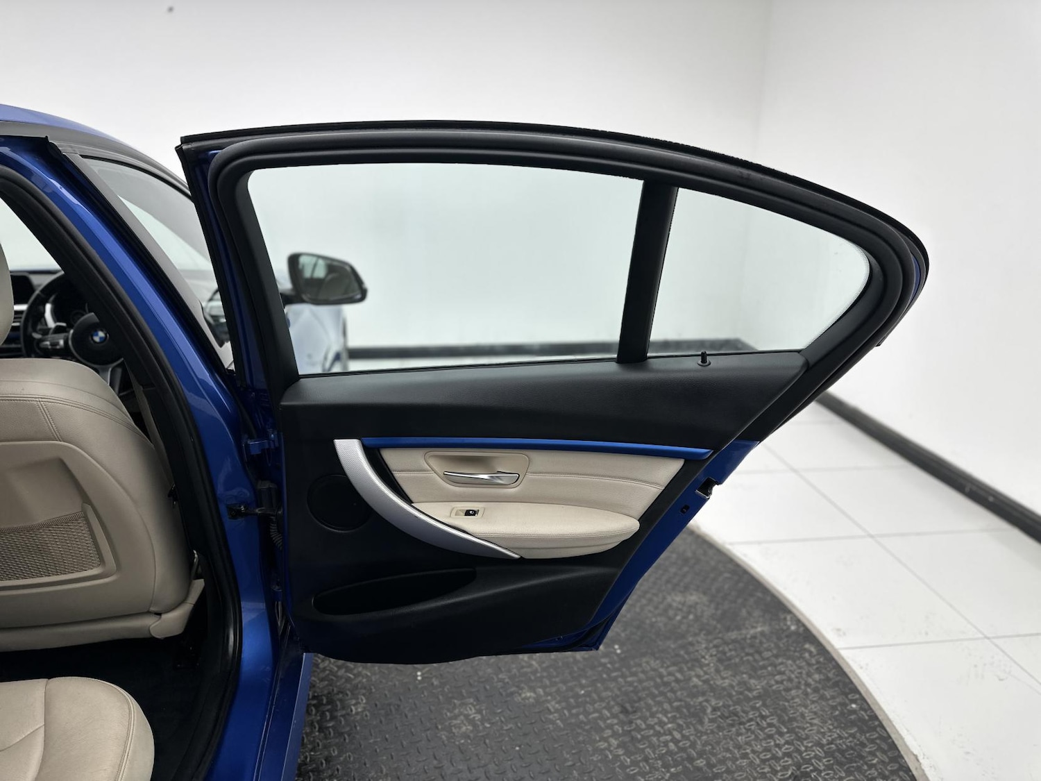 Used BMW 3 Series 2017 for sale - 76885277: Photo 19