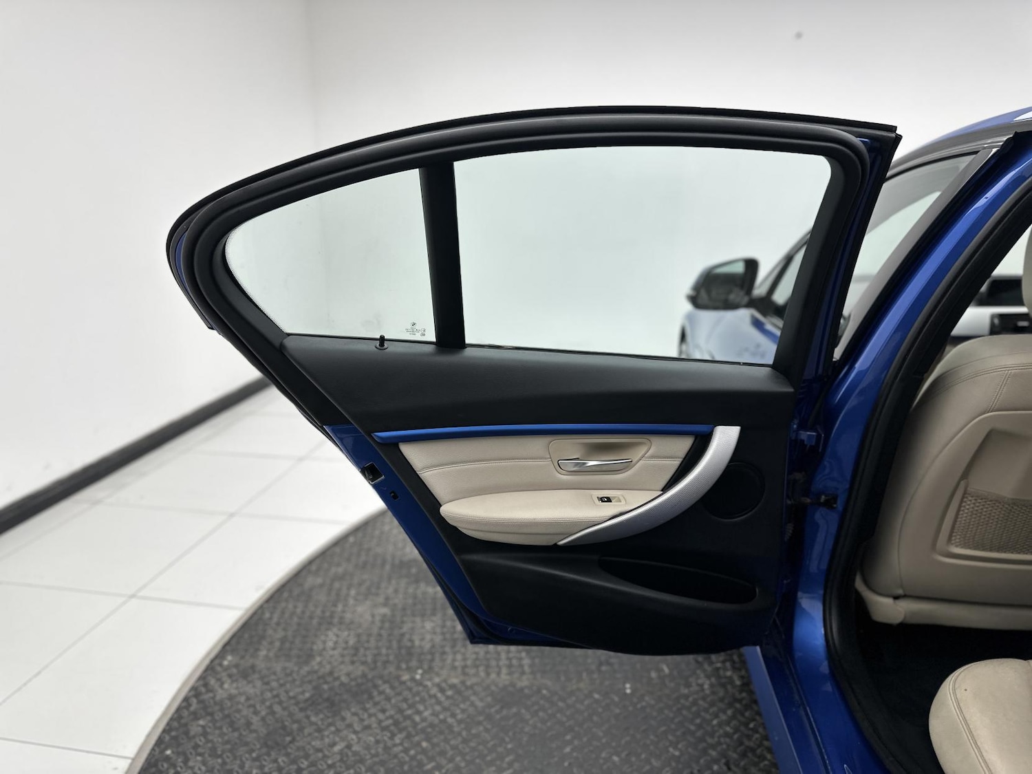 Used BMW 3 Series 2017 for sale - 76885277: Photo 27