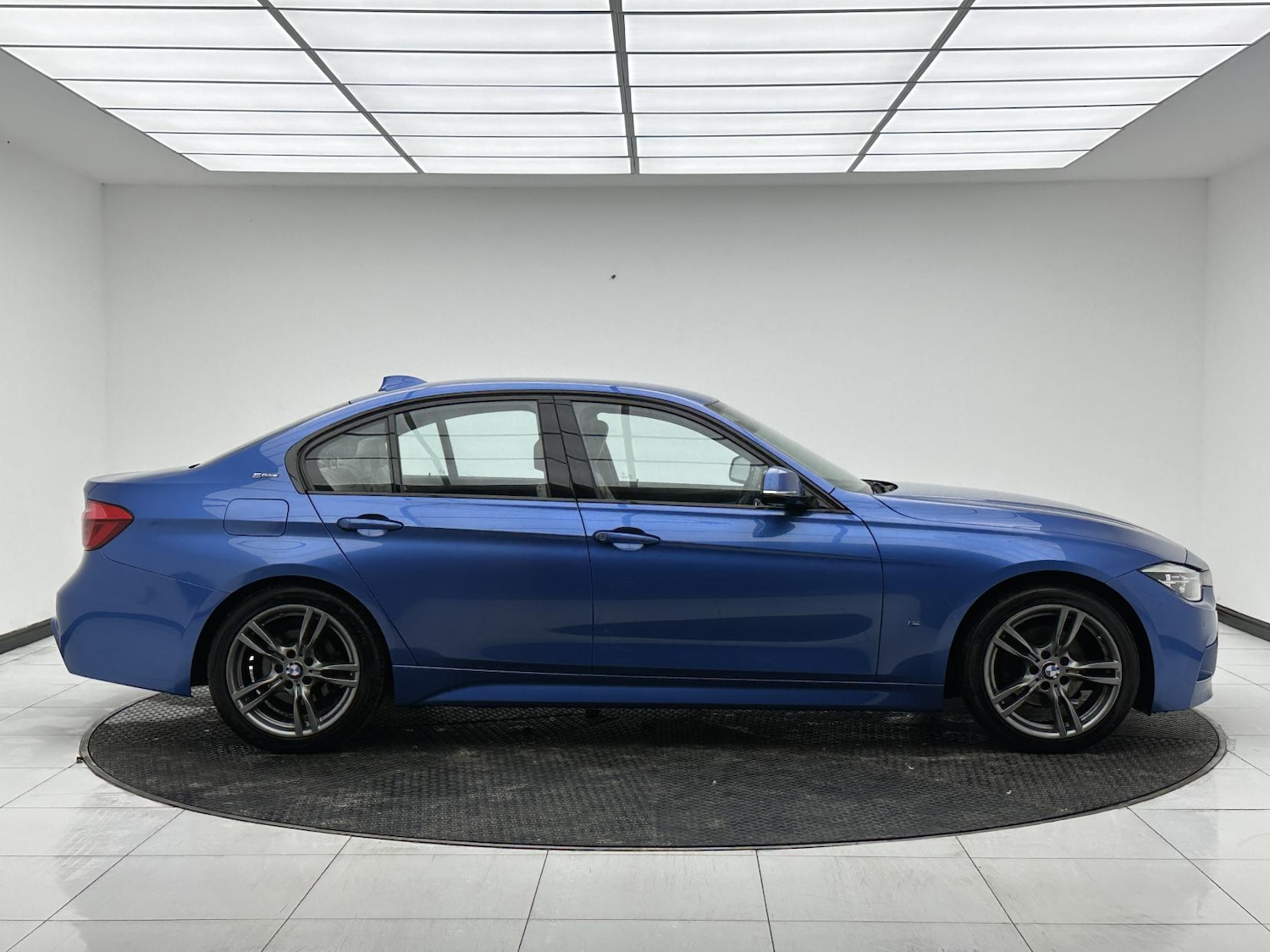 Used BMW 3 Series 2017 for sale - 76885277: Photo 9